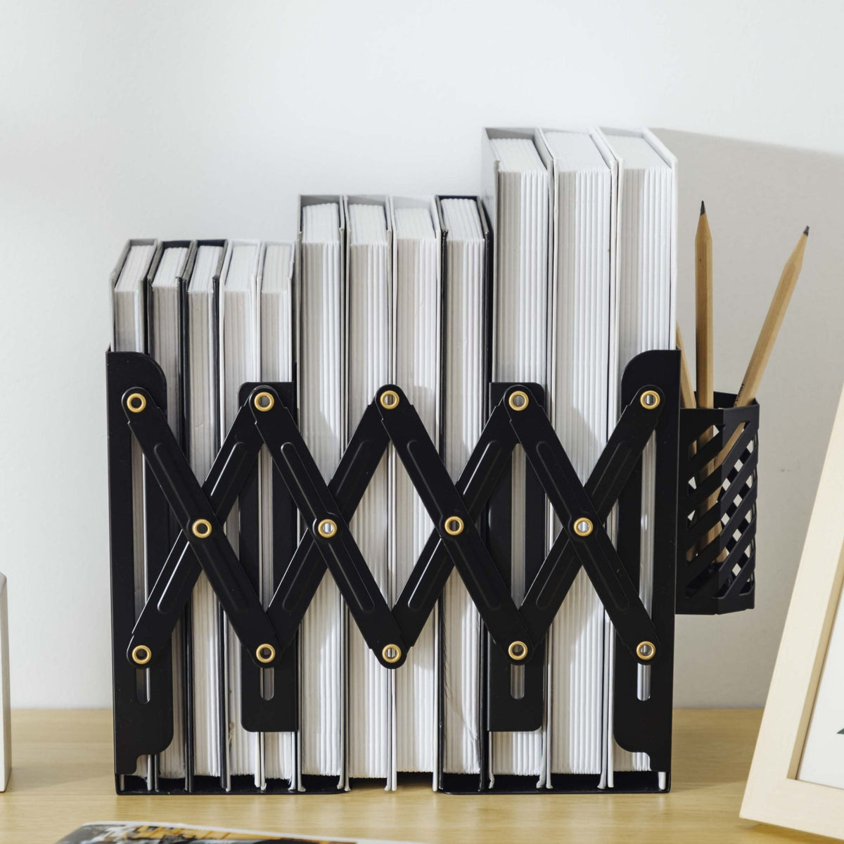 Expandable Bookend - XO - oddpod