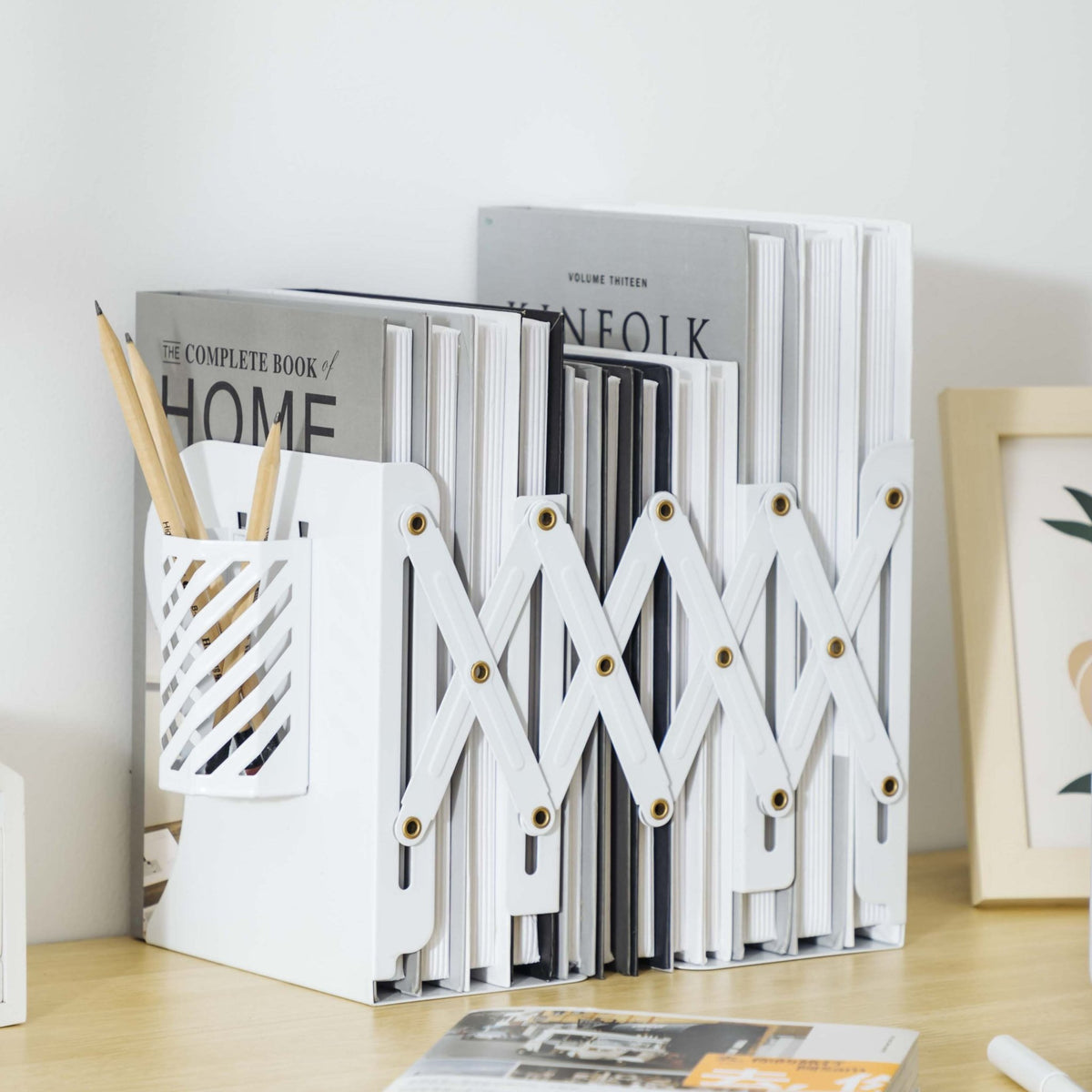 Expandable Bookend - XO - oddpod